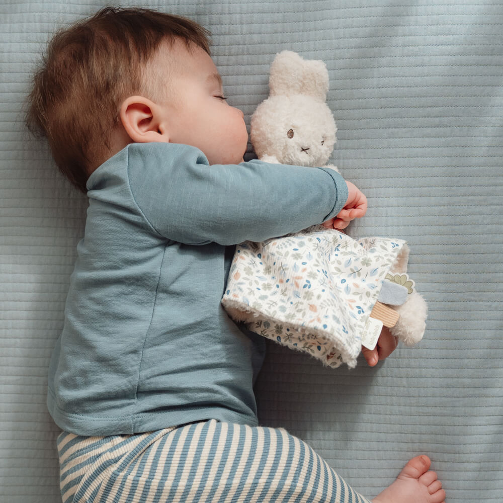 Cuddle Cloth: Miffy Lucky Leaves